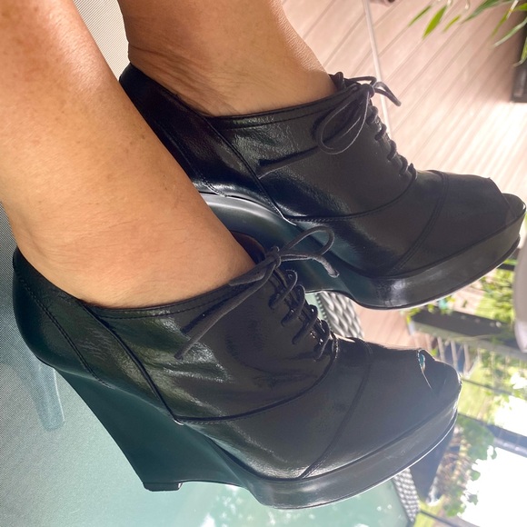 ❤️ MARNI — Great Peep toe, Lace up, Shiny Black Leather Wedge Heels ! ❤️ Size 37 - Picture 11 of 12